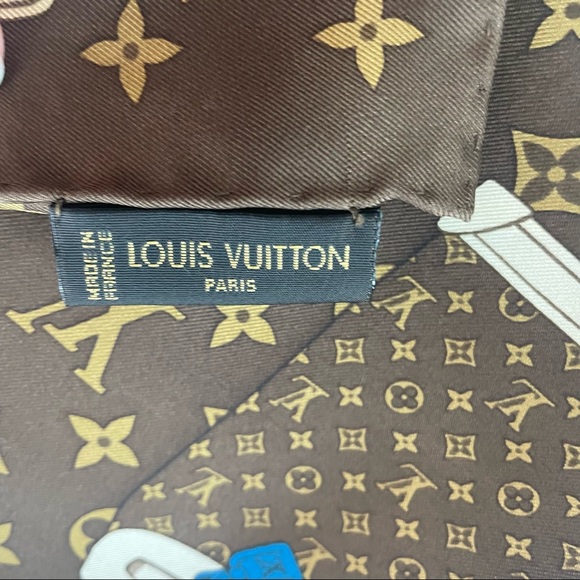 Louis Vuitton Monogram Brown Trunks Silk Square Scarf new without tags! - Picture 7 of 15